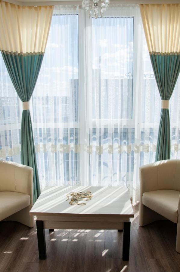 Vip Apartments Lutsʼk Extérieur photo