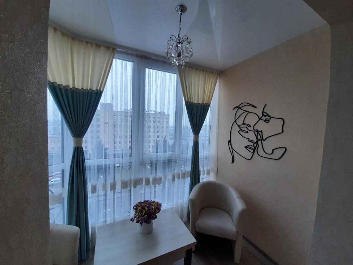 Vip Apartments Lutsʼk Extérieur photo