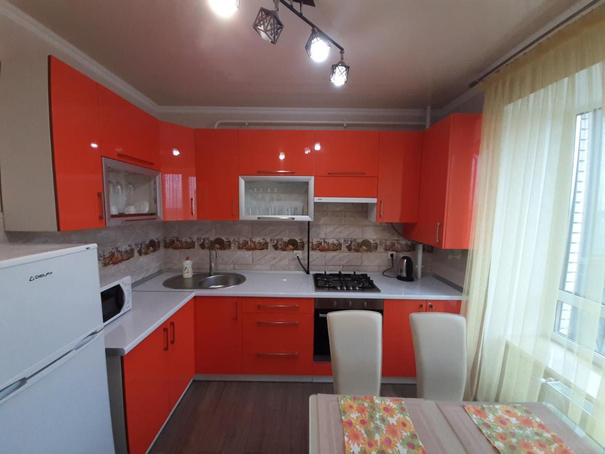 Vip Apartments Lutsʼk Extérieur photo
