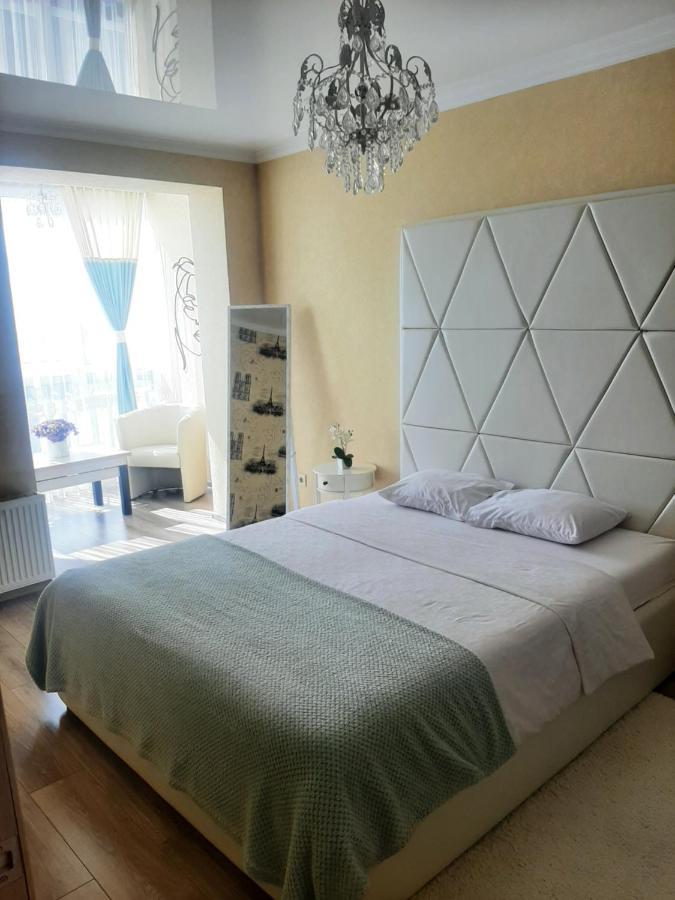 Vip Apartments Lutsʼk Extérieur photo