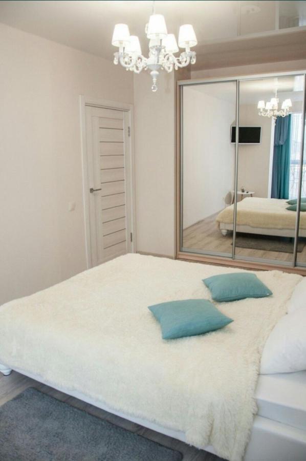 Vip Apartments Lutsʼk Extérieur photo